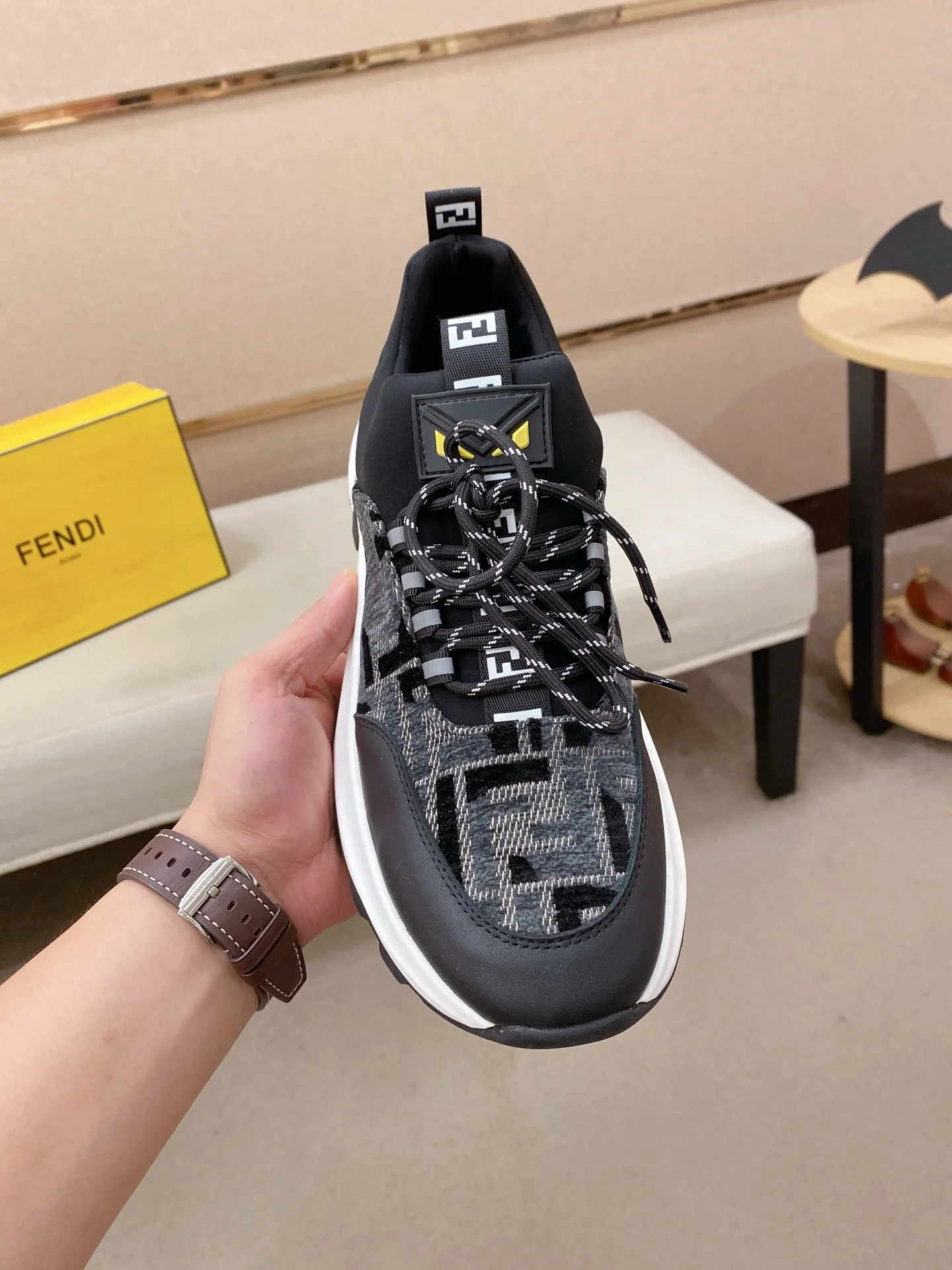 Men's shoes 💰 462💰 (fendi) New style 👊🏻 upper 🇮🇹 imported cowhide fabric 🇩🇪 lining imported sheepskin lining. The original outsole is molded to highlight the identity of every man, and the upper foot is elegant and stable🚶🏻🚶🏻The high-end custom counters reproduce the original version📯No matter the wind or rain, the shoe last remains unchanged and can withstand the verification of time🔍️,🔵 Size: 38-44